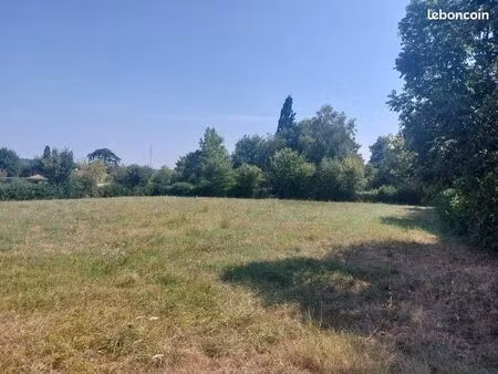 terrain 2267 m² seissan