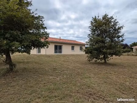 maison neuve moderne avec garage