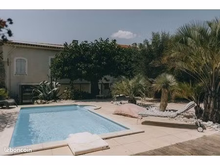 ancien corps de ferme rénové avec piscine — 200 m² — montmirat (30)