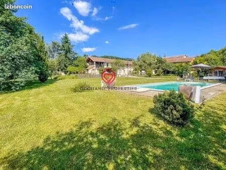 appartement 9 pièces 318 m²