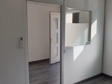 à louer – local climatisé de 18 m² – proche gare de nîmes centre