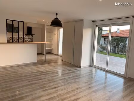 appartement t3 85 m² avec terrasse  jardin et petit garage/box