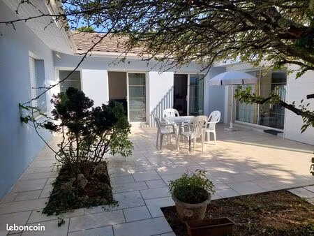 location à l'année maison 150m du bassin  avec clim réversible  terrasse et jardin