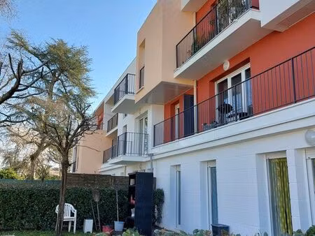 t2 calme et lumineux de 38m2  tb situé