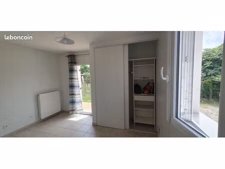 t1 quartier victor louis  parking edf eau inclus