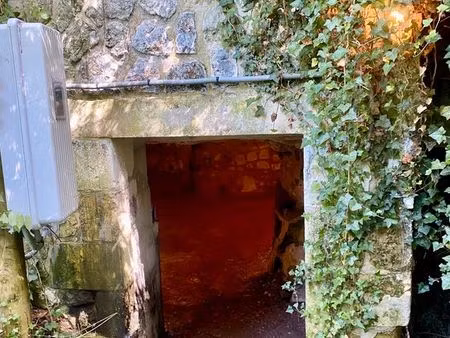 cave dans le roc