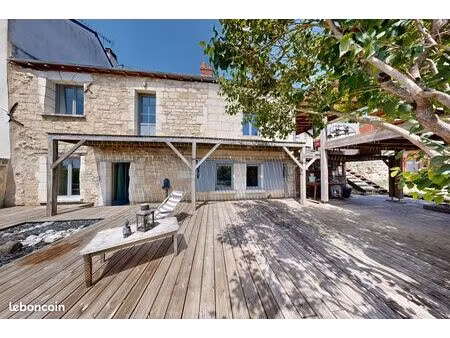 maison de caractère sur le coteau de chinon - vue imprenable sur la ville et le château