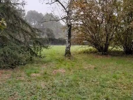 terrain 750 m² illats