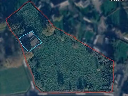 location pré + hangar avec 4 boxes à chevaux