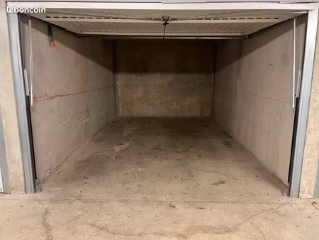 garage / box