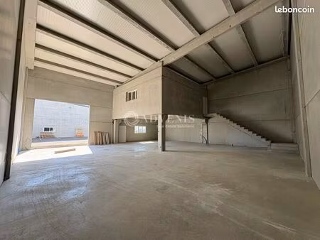 local d'activité 283 m²