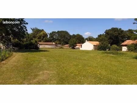 terrain 3 309 m² couqueques
