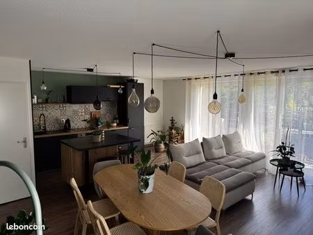 superbe t3 en duplex avec terrasse – dernier étage & rénové – gare à pied