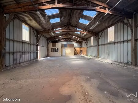 inconnu 190 m² montfort-sur-meu