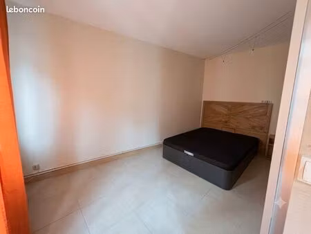 studio semi-meublé de 40 13 m²