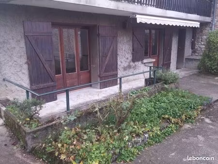 appartement rez de jardin dans maison de village