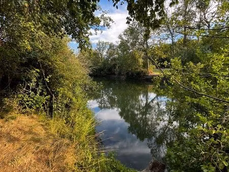 prairie en bord de l’indre pêche loisirs