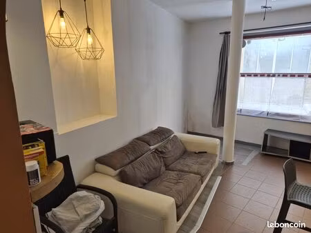 grand studio 50m2 climatisé