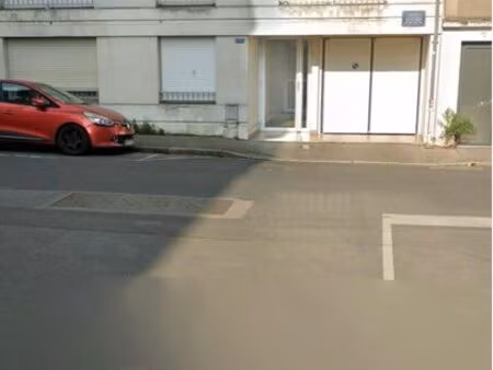 place de parking sécurisée dans garage collectif petite résidence avec porte motorisée en 