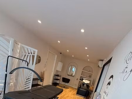 local commercial/professionnel/appartement de 58m2 possibilité de transformer en apparteme