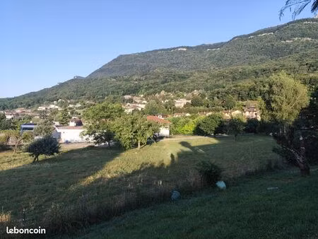 terrain constructible 486 m² le touvet