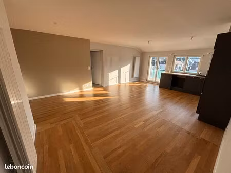 loue appartement nu 2 pièces en centre-ville  disponible immédiatement