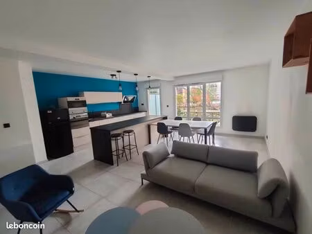 appartement t3 71 m² meublé quartier théâtre avec parking (box) et jardins
