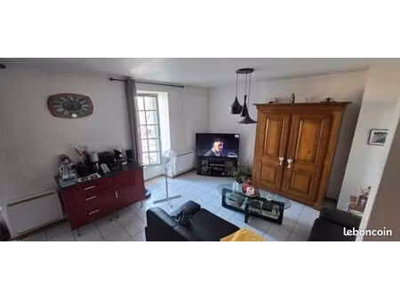 appartement t3  centre ville poligny  disponible octobre 2026