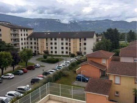 appartement t2 avec piscine terrasse  place de parking