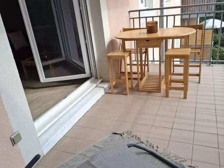 vends appartement avec grand balcon