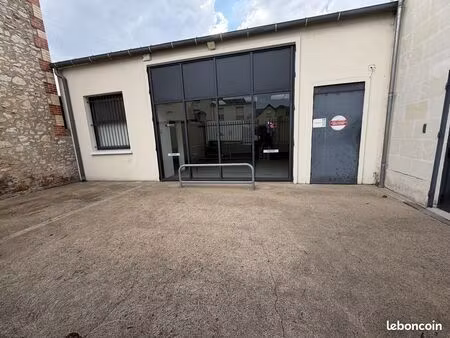 local 400 m² saumur