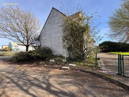 pavillon 140m² dans zone industrielle