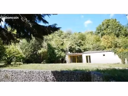 3 maisons semi troglodytes sur le même terrain a 1h tgv de paris et près du cv de tours