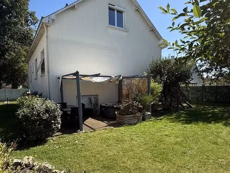 maison familiale dans quartier paisible
