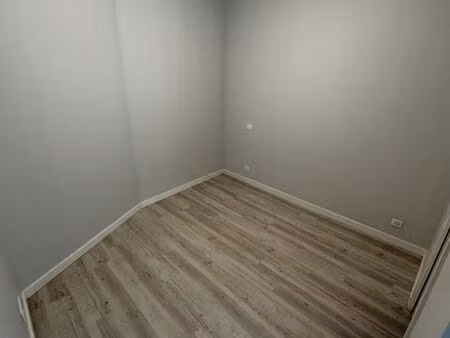 t2 de 48m² avec cour et cave – refait à neuf (gourdon  proche hôpital)