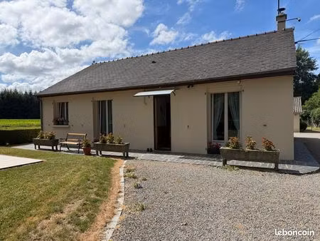 maison de plain-pied 100 m² – 4 chambres – nombreuses dépendances – terrain clos de 2 818 