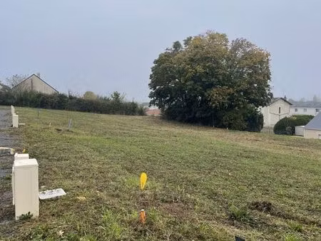 terrain à bâtir de 383 m² à lezigne (49)