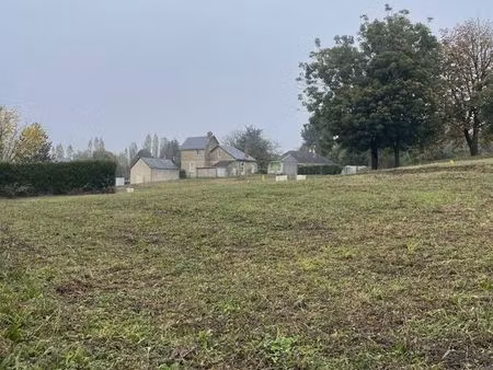 terrain à bâtir de 420 m² à lezigne (49)