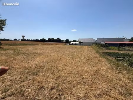 terrain à bâtir de 1310 m² à la pommeraye (49)