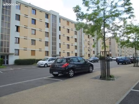 f3 rénové  60 m2  dans résidence  joué centre