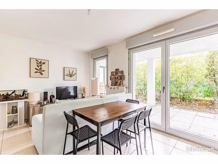 orvault grandval  t2  stationnement  terrasse et jardin