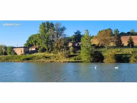maison vue sur lac  1 hectare de terrain  dépendances