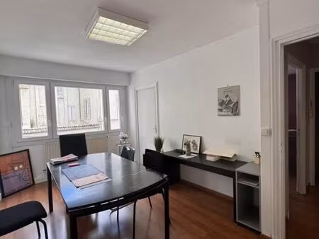 bureaux 107 m²