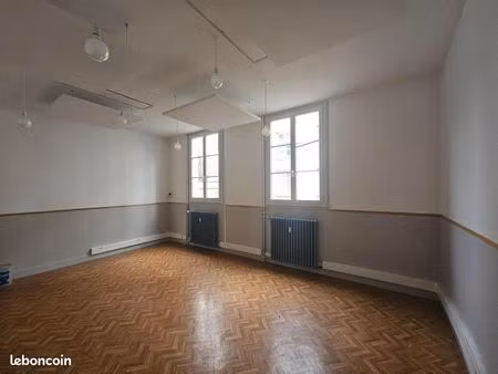 bureau 50 m²