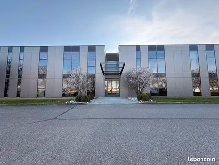 local commercial 1000 m² riorges