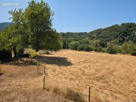 terrain de 3500 mètres carré