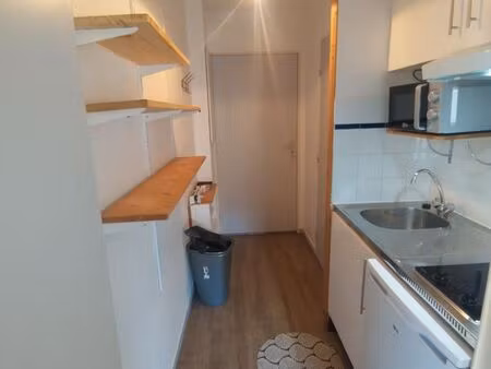 studio meublé avec terrasse proche gare pas de parking