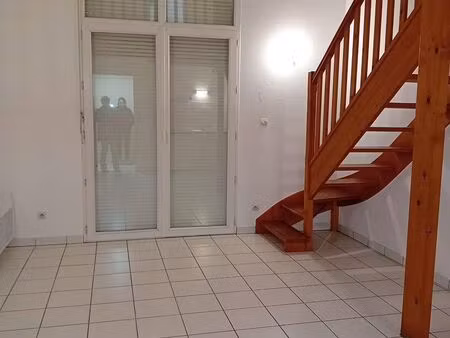 à louer – duplex meublé de 43 m² – centre-ville de mayenne