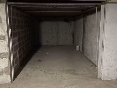 garage box dans le centre de montbrison