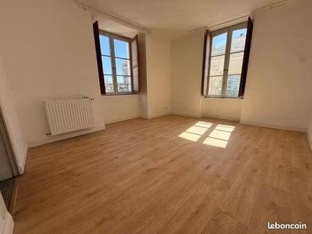 maison de ville rénovée t5 – 87 m² – vue sur la mayenne – château-gontier - a louer